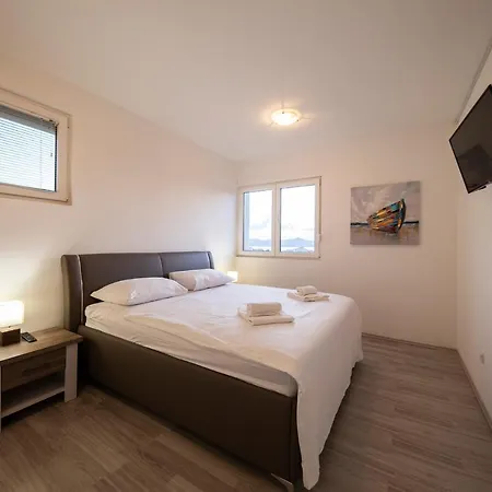 City&sea View 2br 4+2 Апартаменти