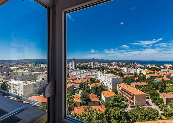 City&sea View 2br 4+2 扎达尔